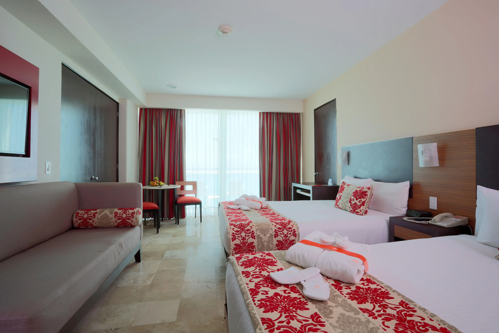 Krystal Cancun  — 4