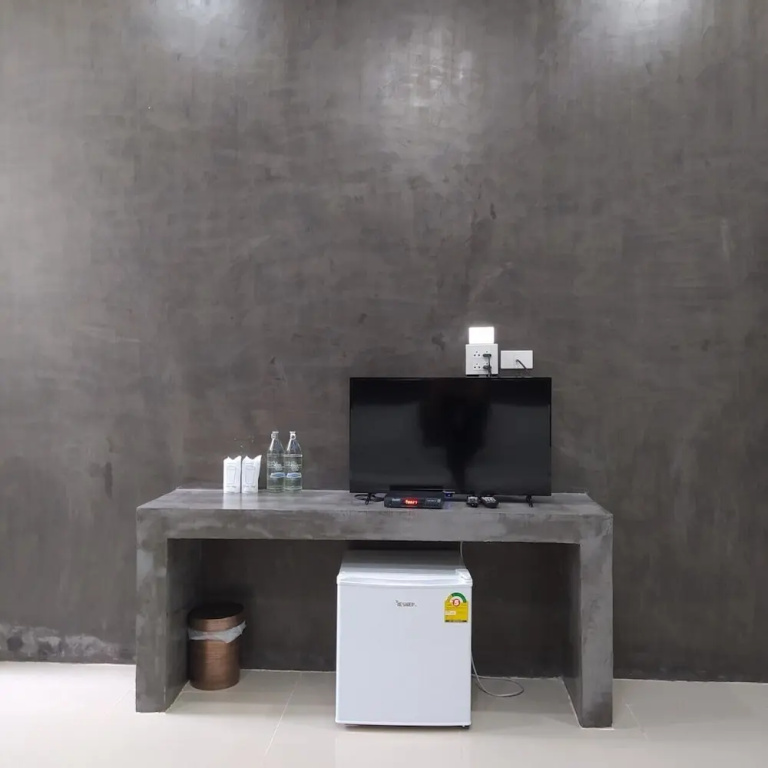 Economy room