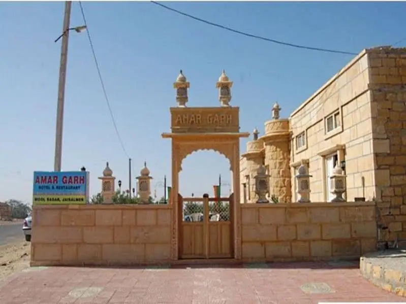 Amar Garh Hotel