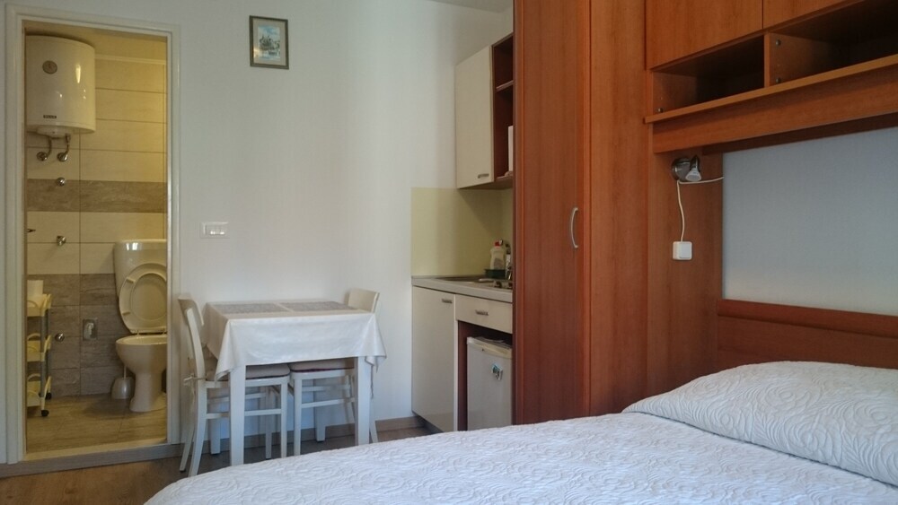 Guest House Korunić by null