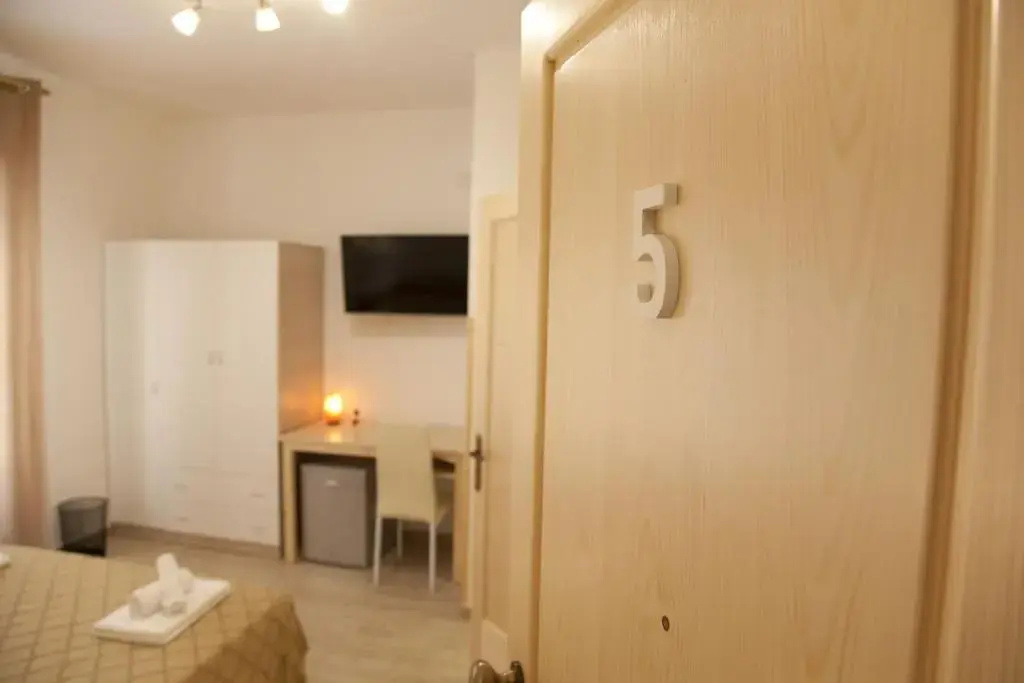 Standard Double room (full double bed)
