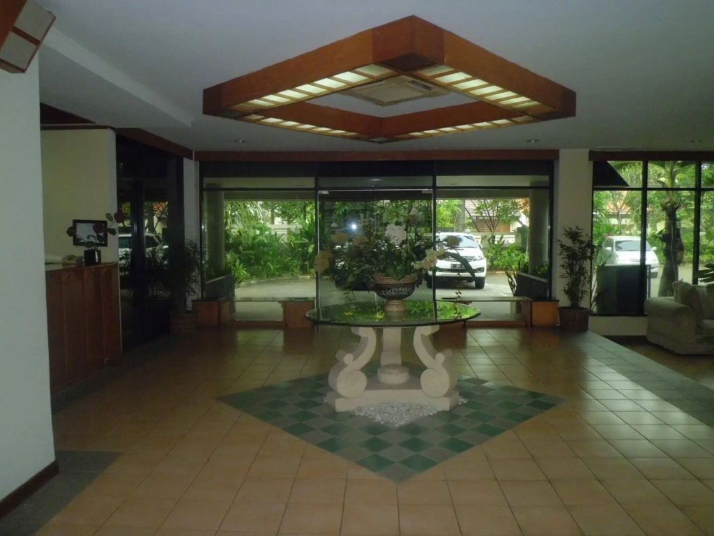 Shinju Apartment