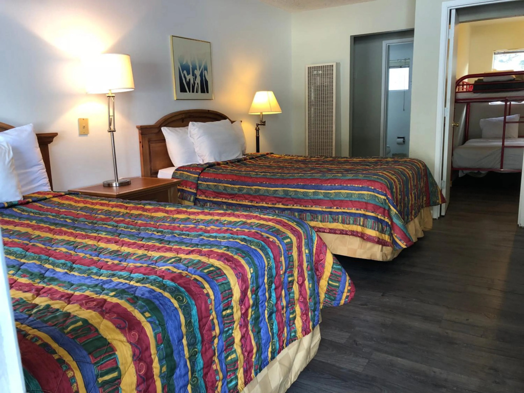 Cedar Inn & Suites — 3