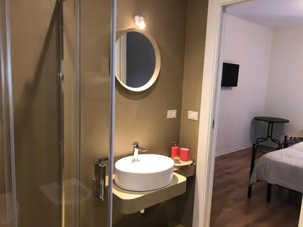 Standard Double room with balcony (full double bed)
