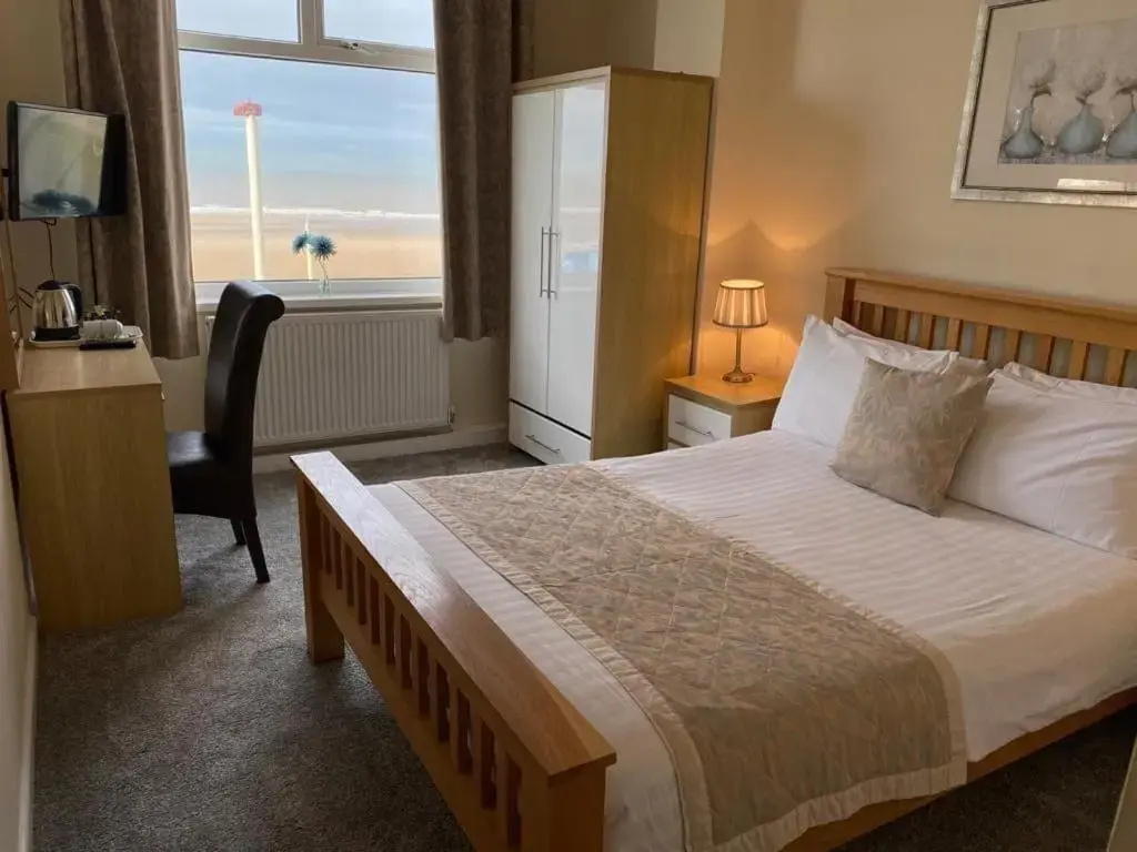 Standard Double room with sea view (full double bed)
