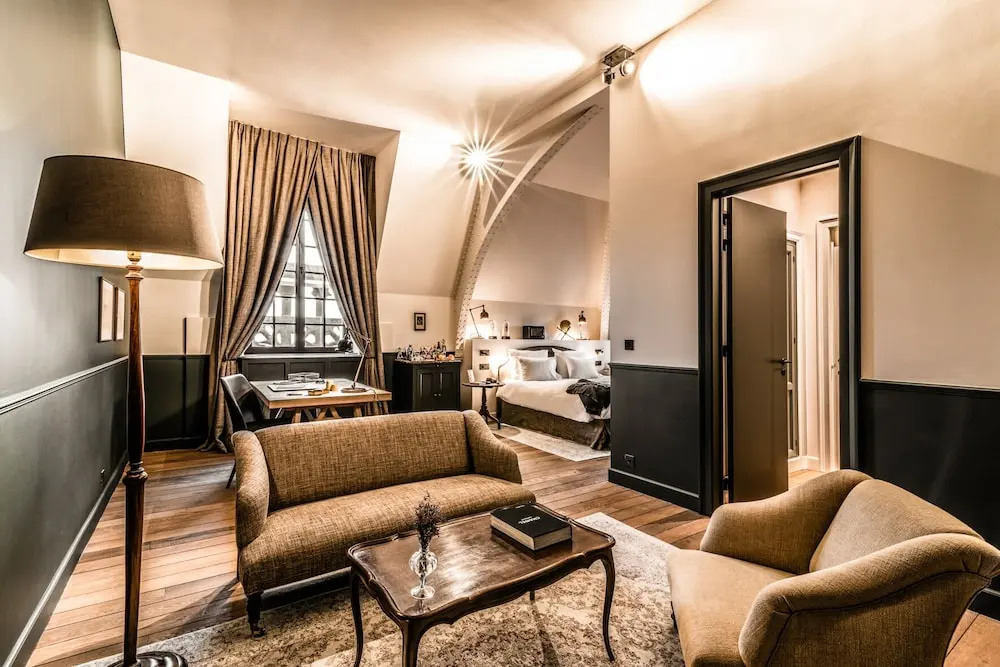 19 Double Suite (full double bed)