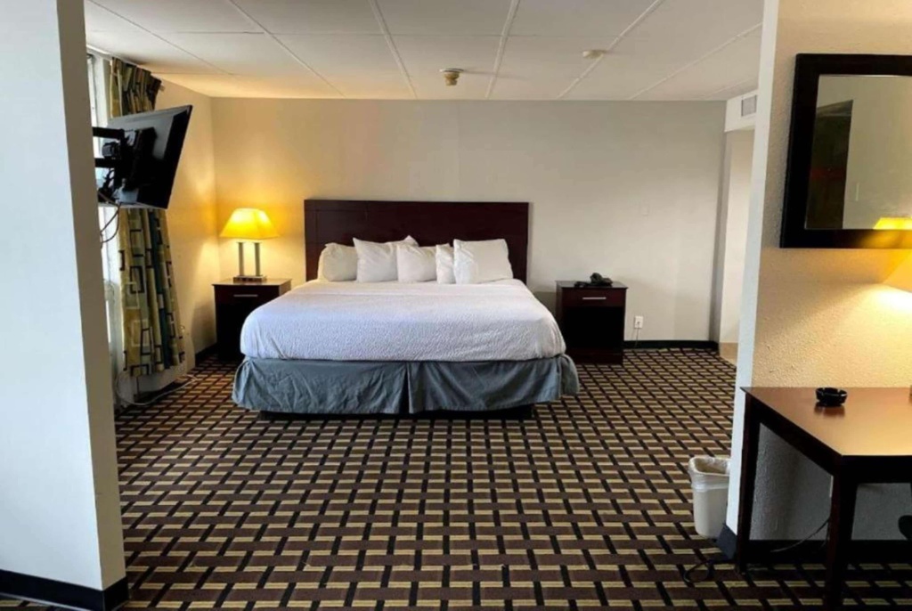 Days Inn by Wyndham Fort Wright Cincinnati Area — 5