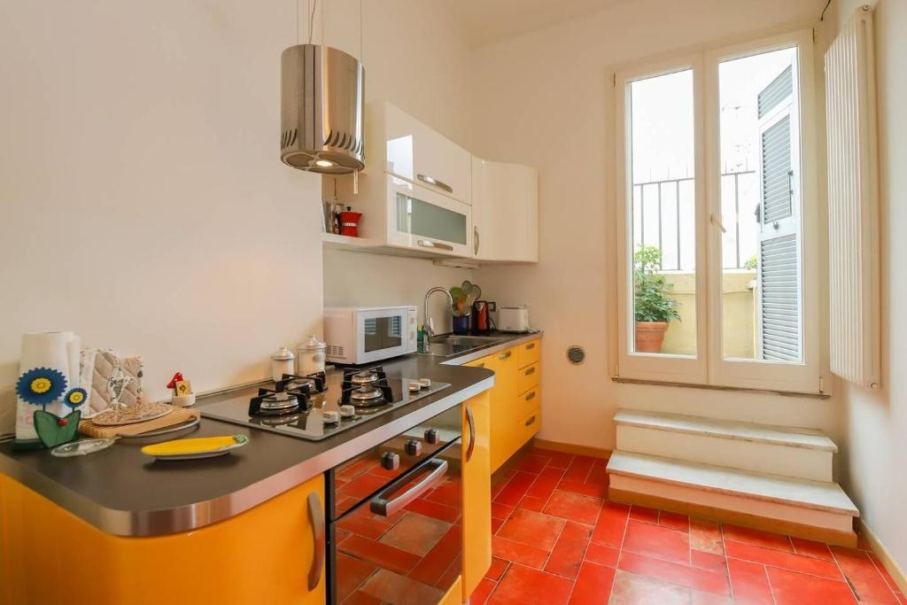 ALTIDO Apt for 3 with Rooftop Balcony and Lovely CityView