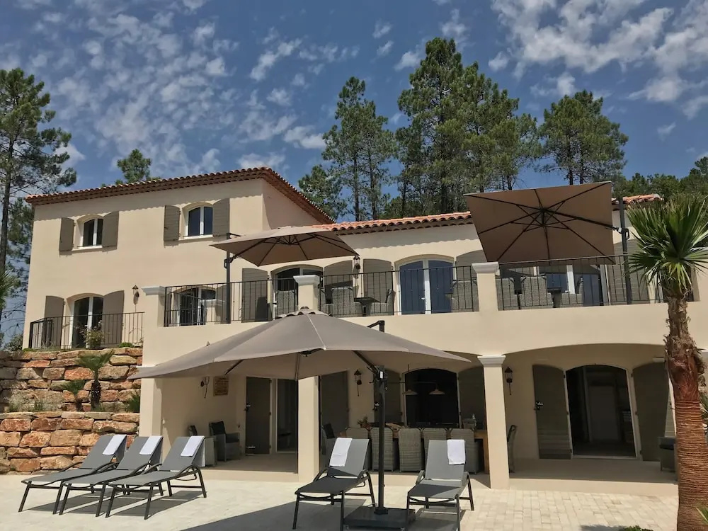 Voir la photo 1 — Contemporary Villa With Swimming Pool