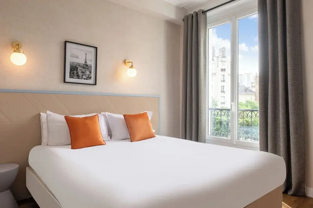Classic Double room with balcony (full double bed)