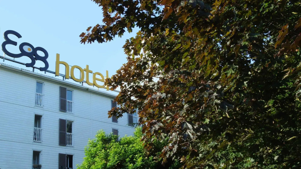 Egg Hotel Sevran