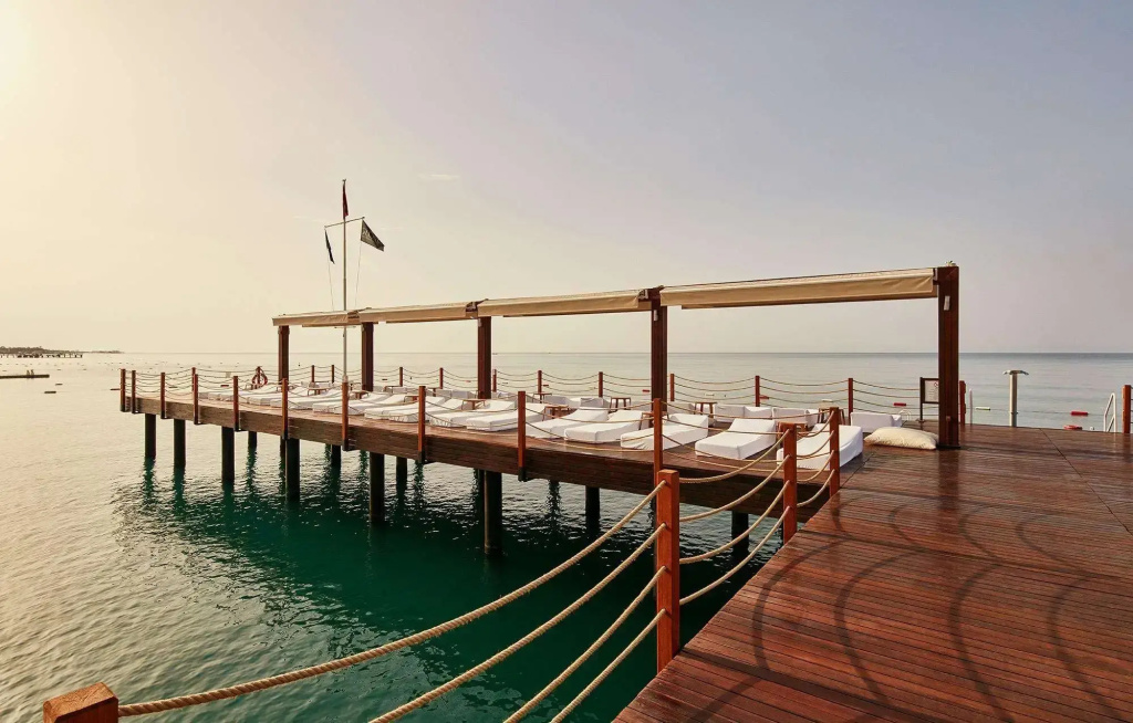 Beach & Waterfront