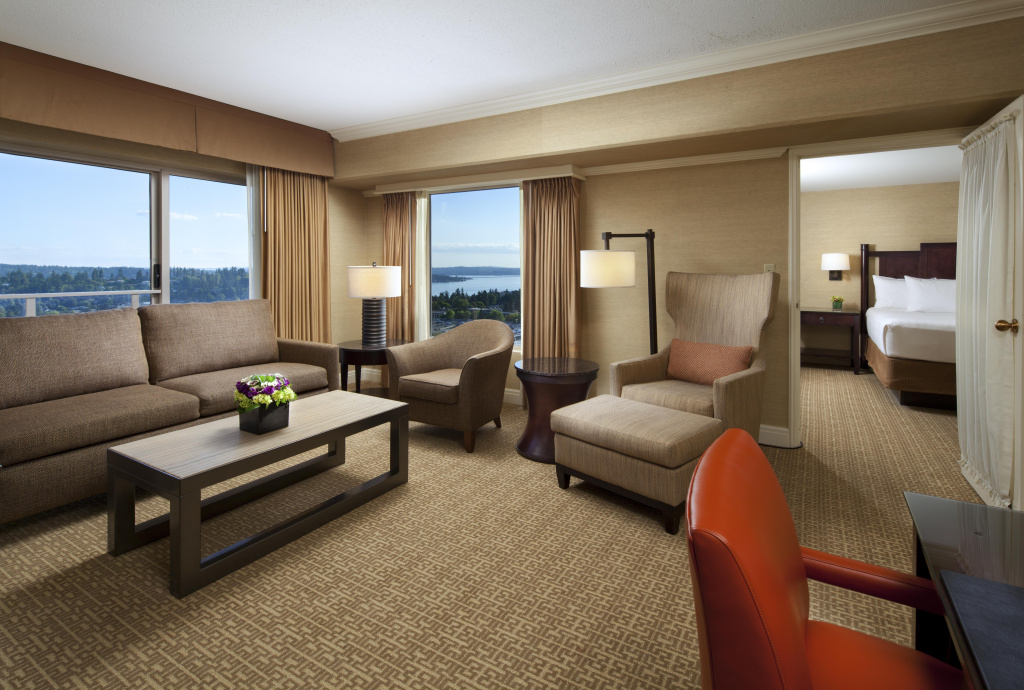 Corner Double Suite (full double bed)