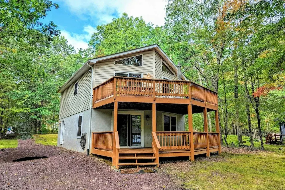 The Bear Foot Lodge by Avantstay Game Room, Deck, Beach/lake Access