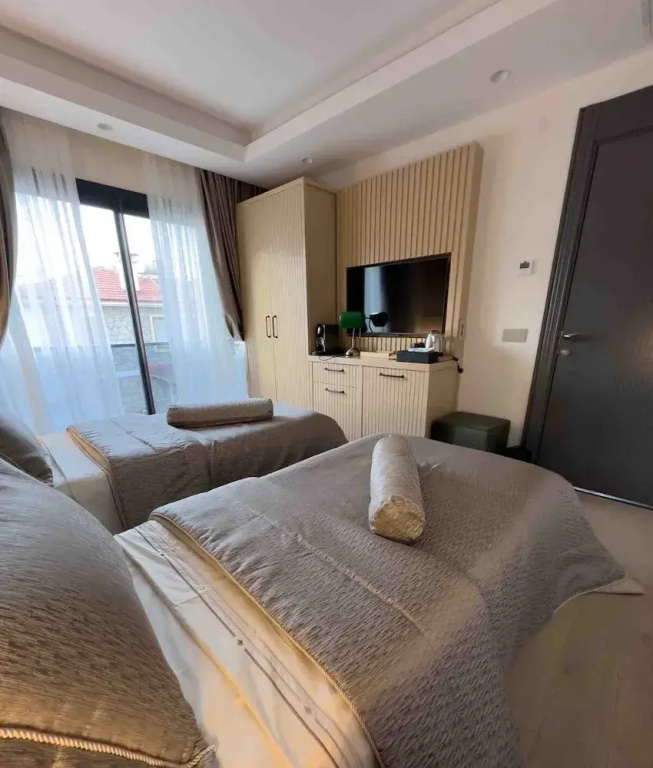 2 Bedrooms Standard Family room with balcony and with sea view