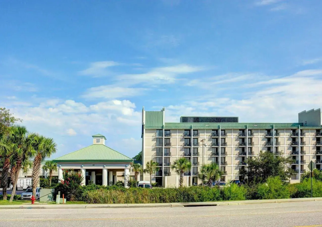 Riverwalk Inn & Suites