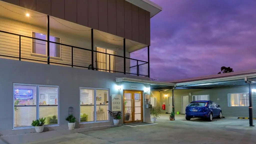 2 Bedrooms Quadruple Family Apartment twin beds