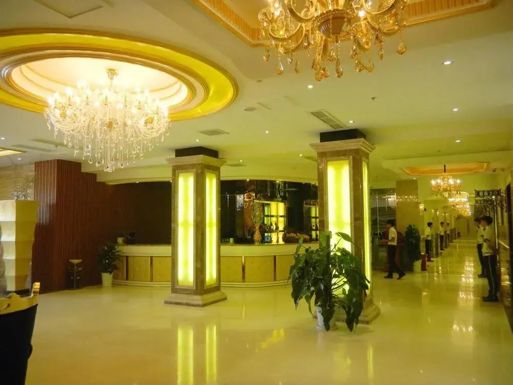 Elegance Hotel - фото 2