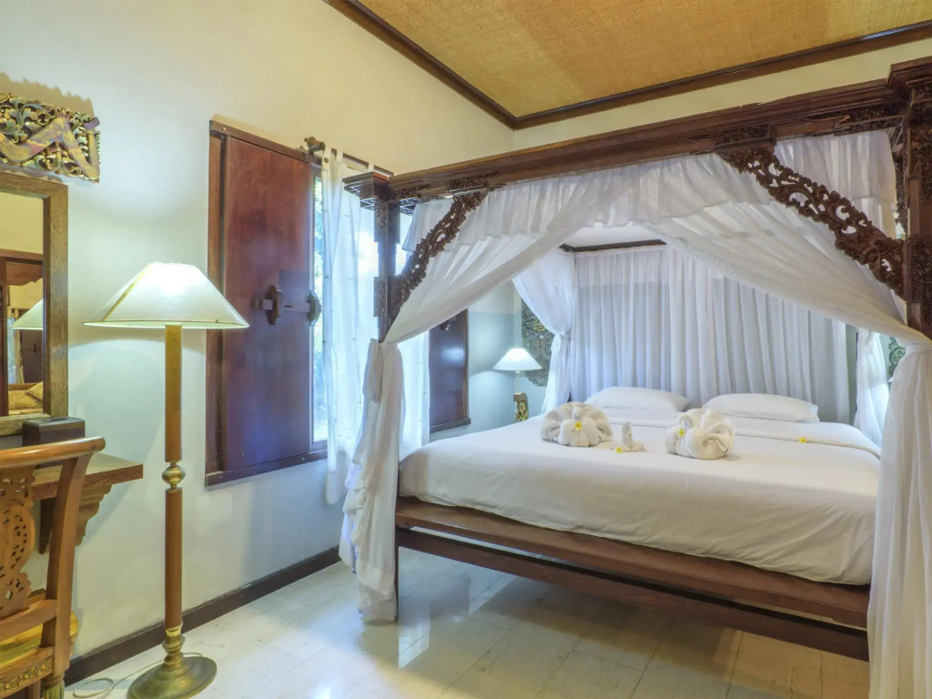 4 Bedrooms Villa