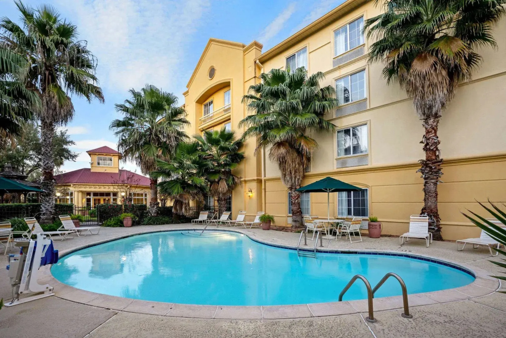 La Quinta Inn & Suites by Wyndham Houston West Park 10 - 5