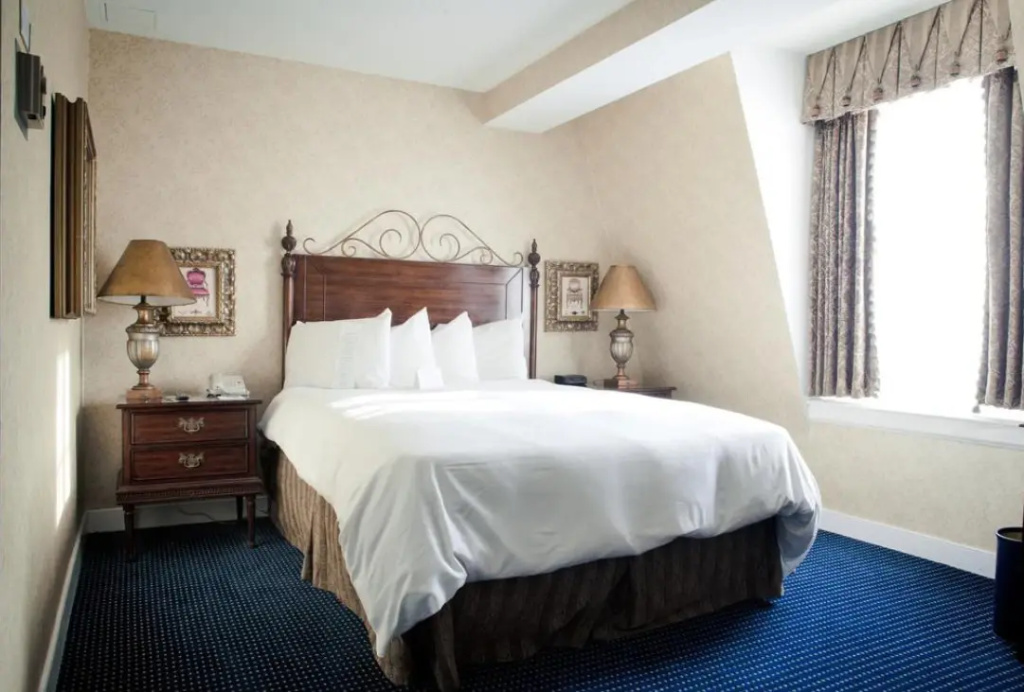 Standard Double room (full double bed)