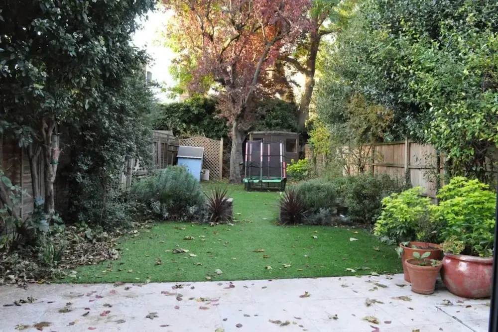 Spacious 2 Bedroom Property in Great Location