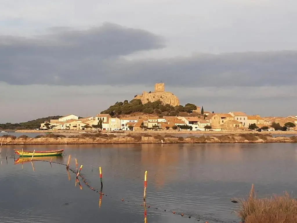 Entre port et village