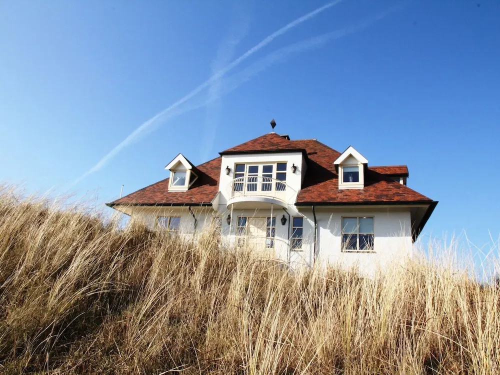 Luxurious Holiday Home With Billiards Table and Sauna, Atop the Dunes in De Koog