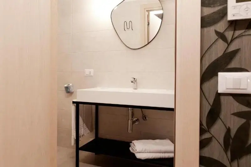 Deluxe Double room (full double bed)