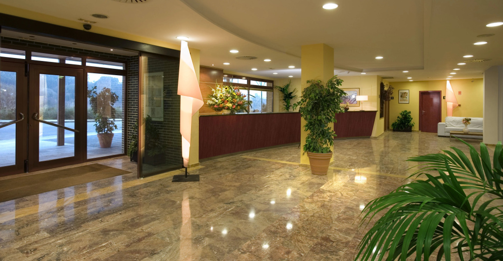 Lobby & Reception