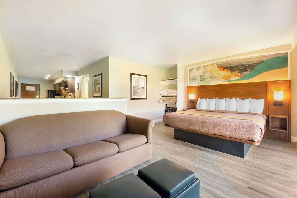 Double Suite with pool view (full double bed)