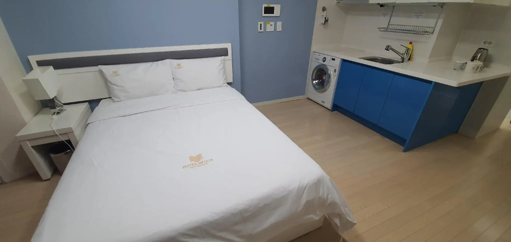 Deluxe Double room (full double bed)