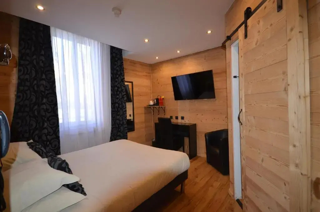 Superior Double room (full double bed)