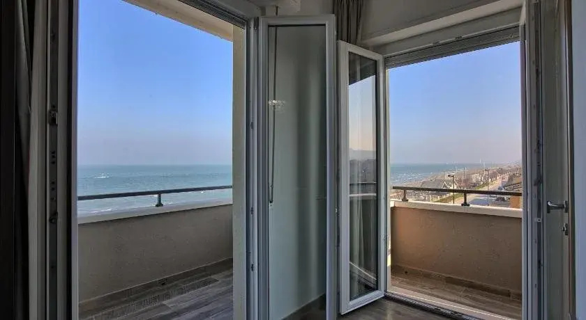Balcony & Terrace