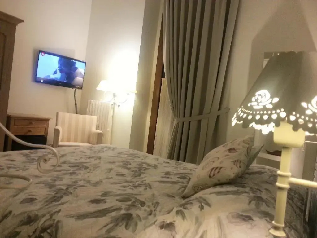 Standard Double room with balcony (full double bed)