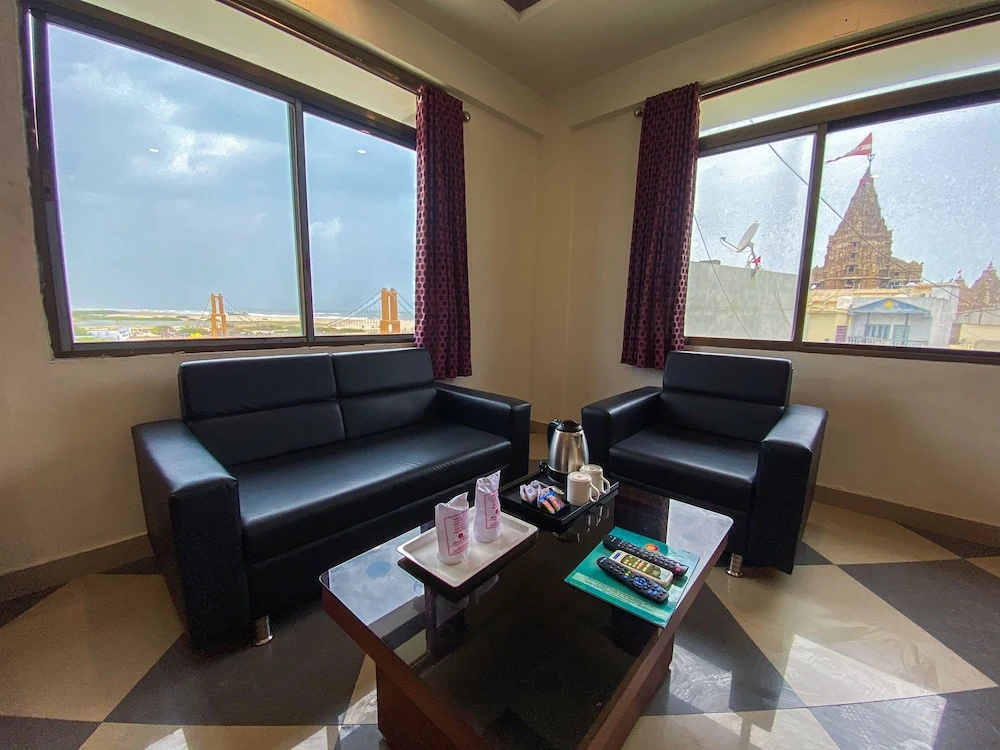 Royal Double Suite with sea view full double bed