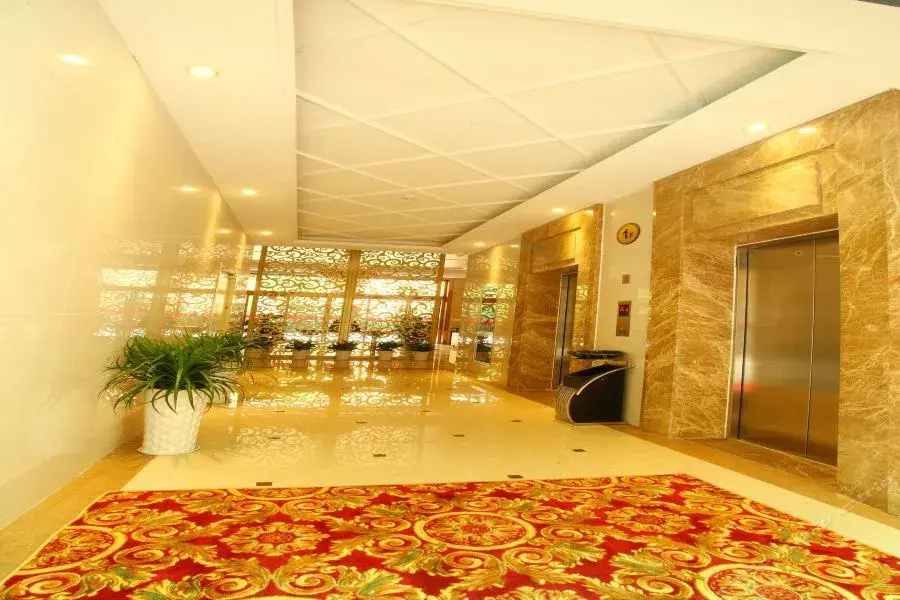 Lobby & Reception