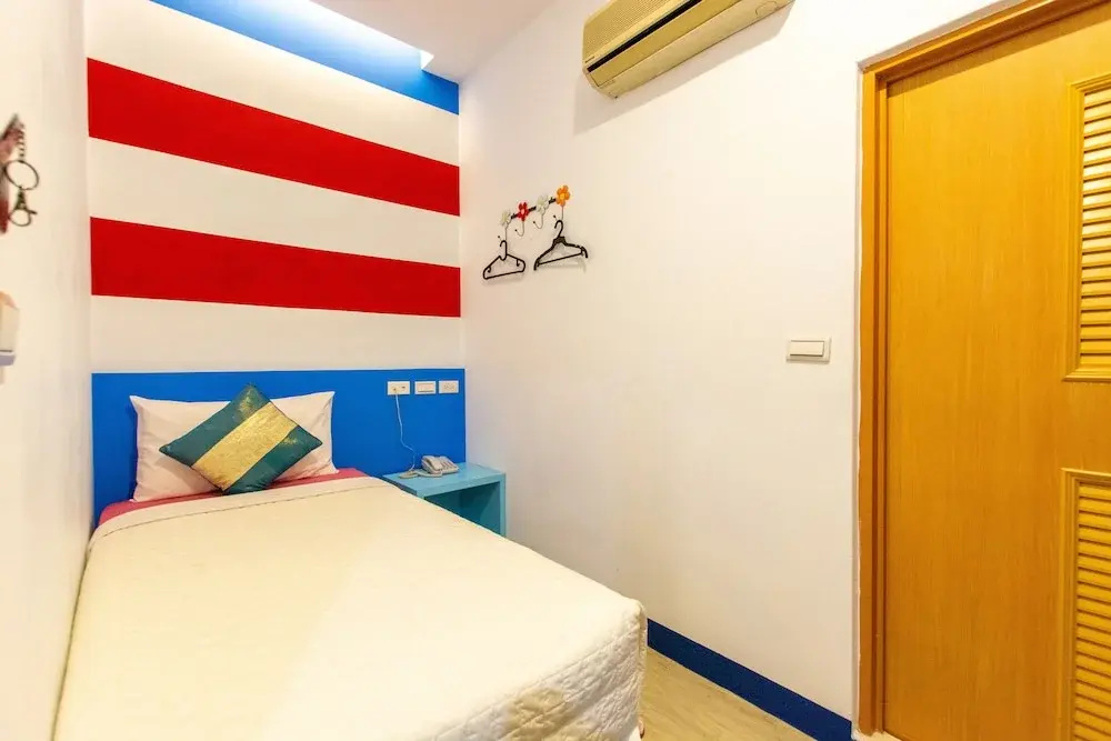 Economy room