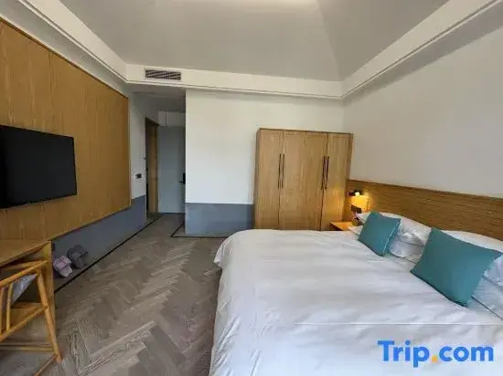 5 Bedrooms Villa