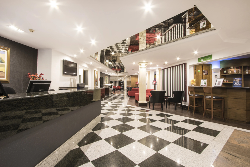 Lobby & Reception