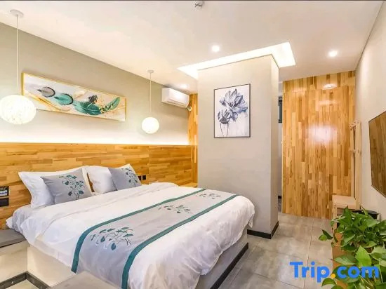 Deluxe Double room (full double bed)