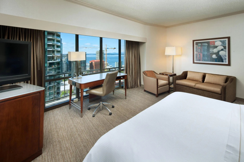 Premium Double room with water view (full double bed)