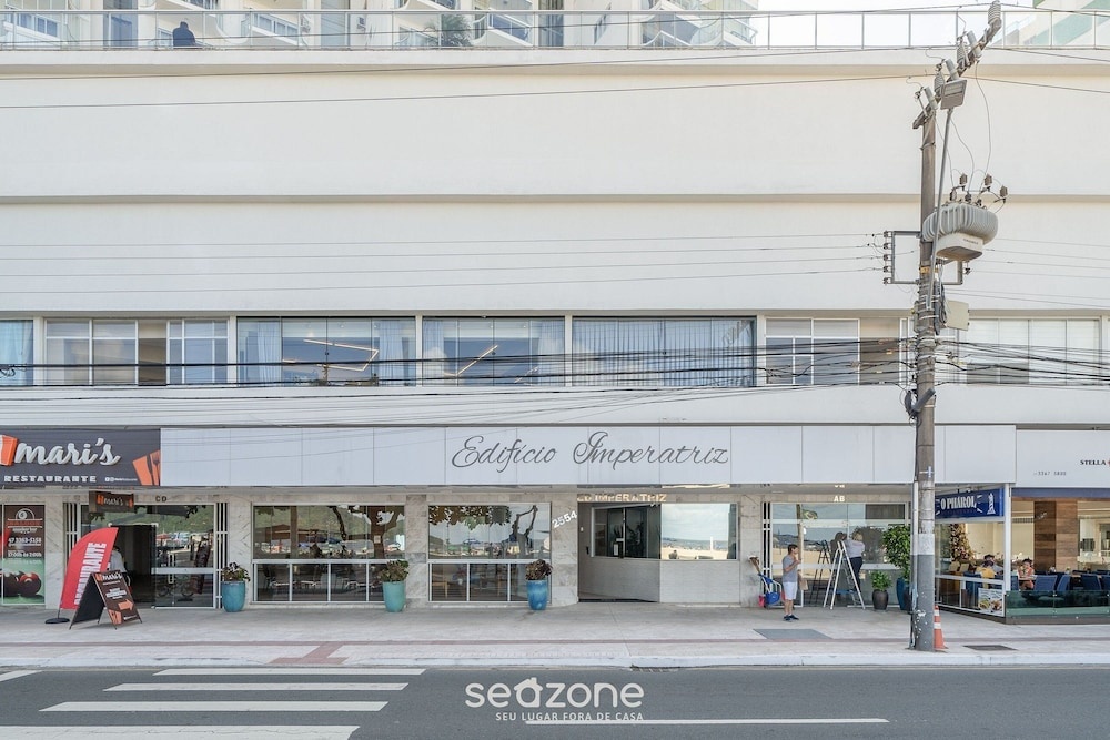 Well-located ap in Beachfront Condominium Iptr0171
