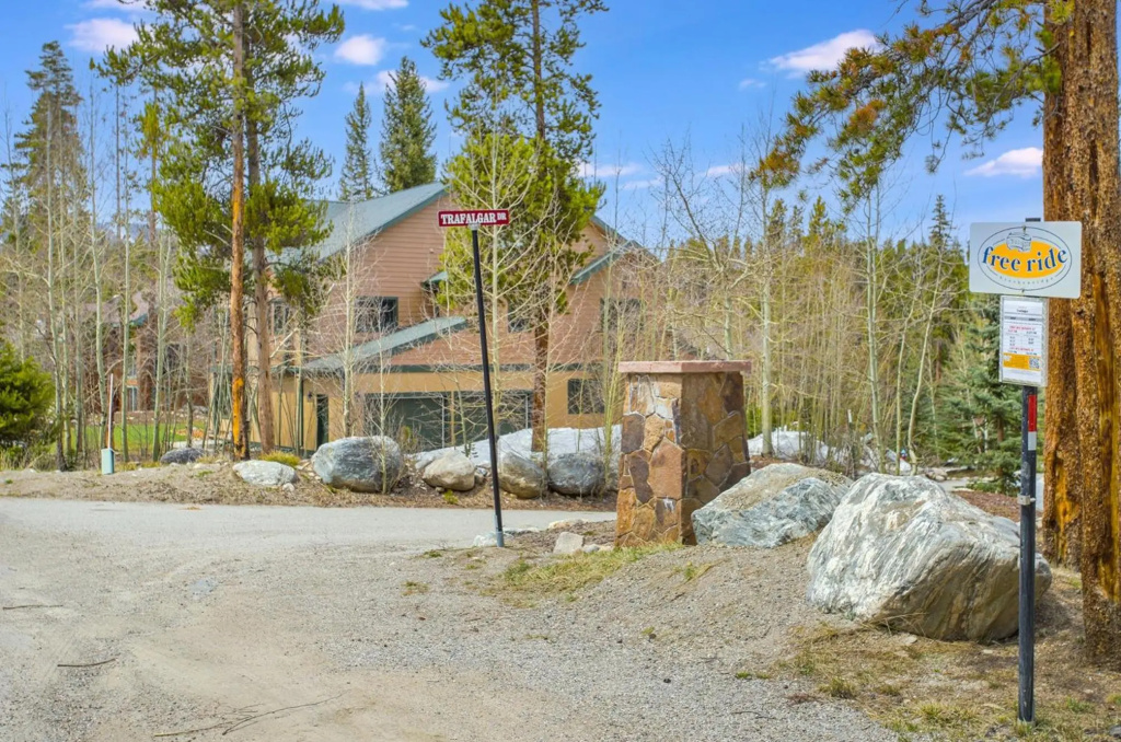 Friendly Fox Chalet 8 Bedroom Home by RedAwning