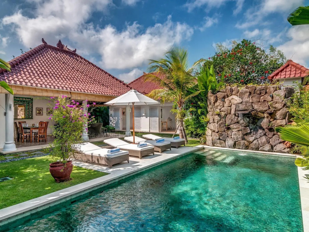 2 Bedrooms Villa