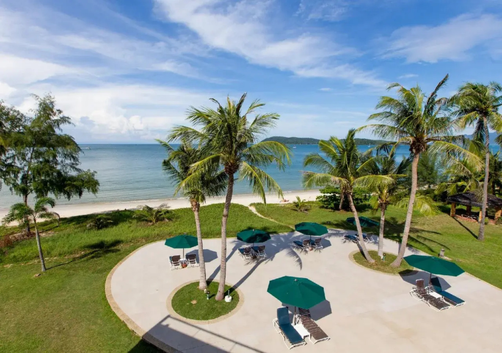 Beach & Waterfront