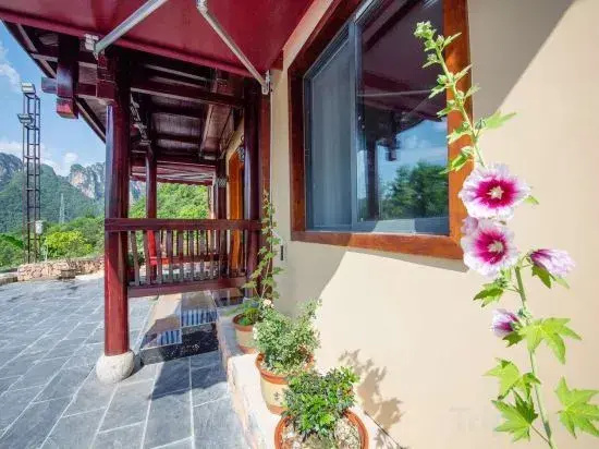 Linyun Shanju Hotel (Zhangjiajie National Forest Park Scenic Area)