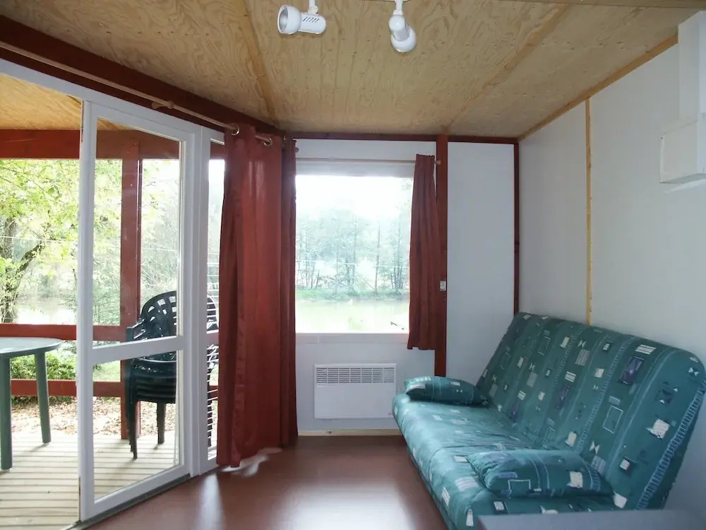 Voir la photo 2 — Camping Les Lacs de Courtes - Gîtes