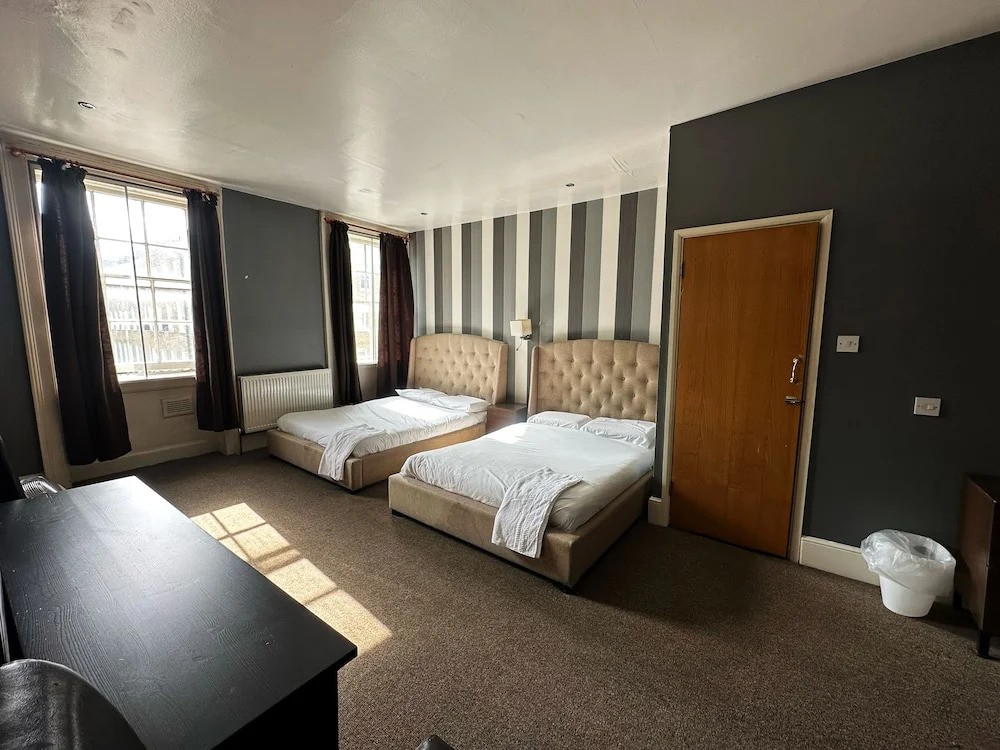 Четырёхместный номер Standard в Somerset Hotel Baker Street London