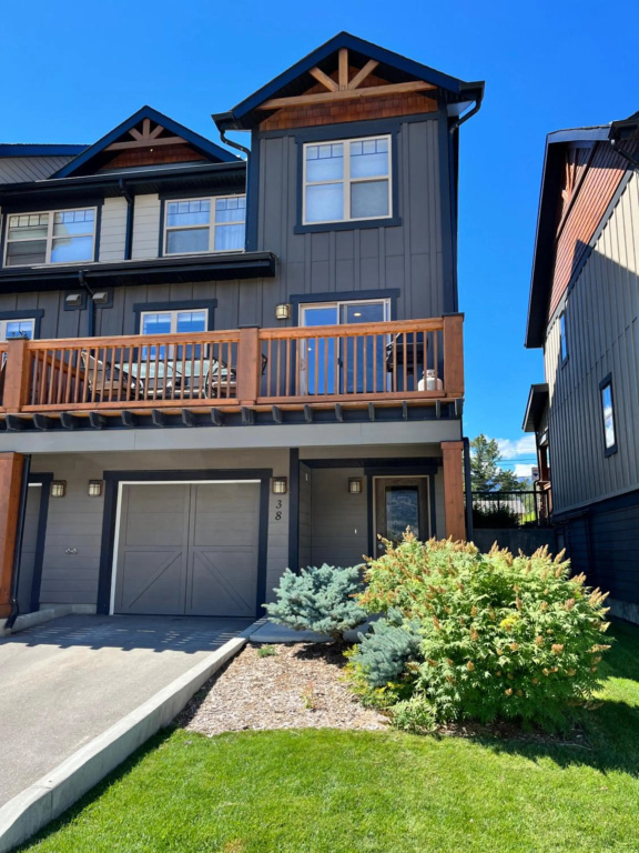 Perfect base Invermere 3bd townhouse mt views fireplace
